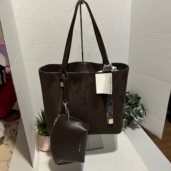 Elegant Brown Tote Bag - Picture 3 of 12